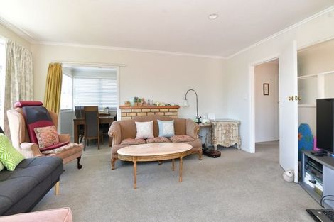 Photo of property in 1/11 Merton Avenue, Glenfield, Auckland, 0627