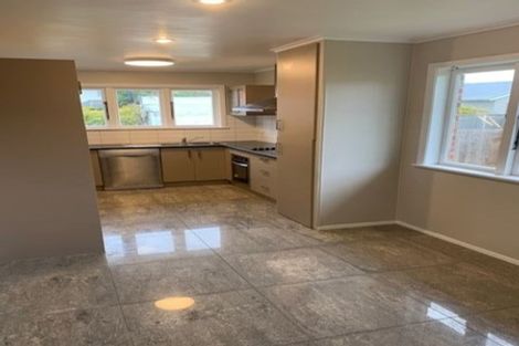 Photo of property in 24 Sutton Crescent, Papakura, 2110