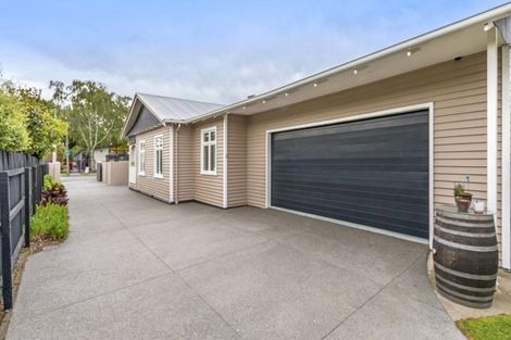 Photo of property in 70 Sandwich Road, Beckenham, Christchurch, 8023