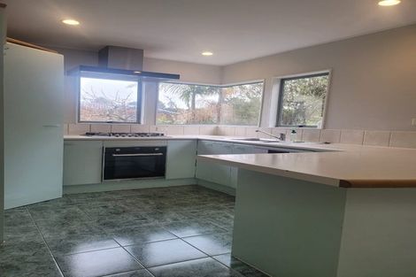 Photo of property in 1/19 Goldfinch Rise, Unsworth Heights, Auckland, 0632