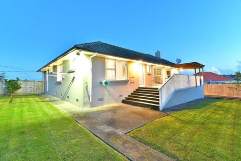 Photo of property in 1/56 Woodlands Crescent, Browns Bay, Auckland, 0630