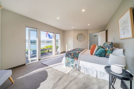 Photo of property in 26a Mana View Road, Paremata, Porirua, 5026