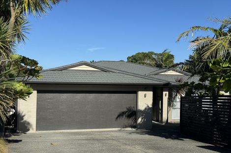 Photo of property in 5 Bishop Street, Green Bay, Auckland, 0604