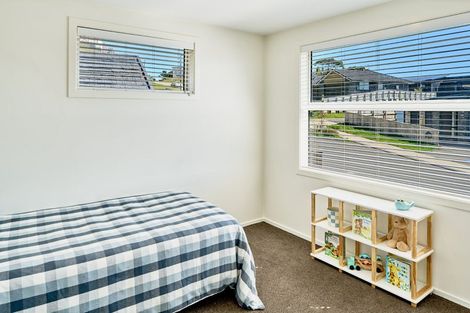Photo of property in 10 Topsail Way, Whitby, Porirua, 5024