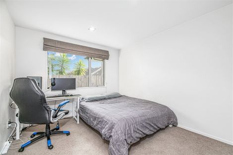 Photo of property in 127 Rangeview Road, Sunnyvale, Auckland, 0612
