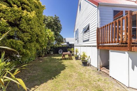 Photo of property in 2 Bermuda Grove, Paraparaumu Beach, Paraparaumu, 5032