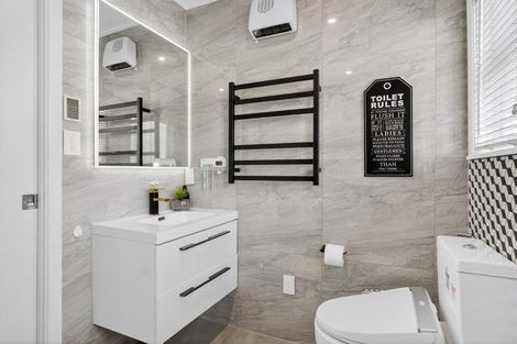 Photo of property in 1/7a Corunna Road, Milford, Auckland, 0620