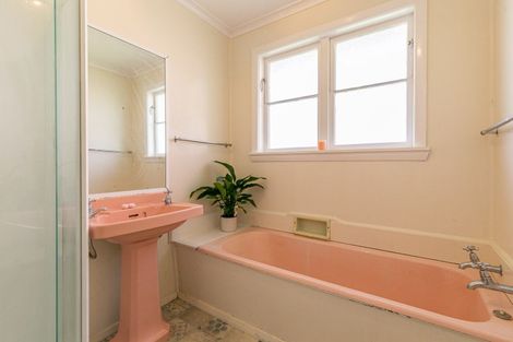 Photo of property in 7 Lyndhurst Road, Tawa, Wellington, 5028