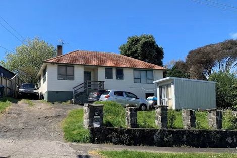 Photo of property in 22 Clairville Crescent, Wai O Taiki Bay, Auckland, 1072