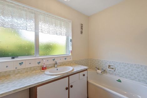 Photo of property in 5 Chatswood Place, Bishopdale, Christchurch, 8051