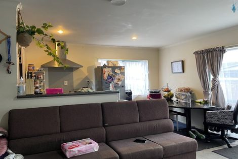 Photo of property in 15 Edwin Freeman Place, Ranui, Auckland, 0612