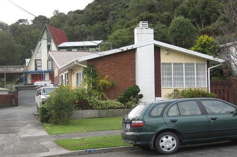 Photo of property in 3 Lowry Crescent, Stokes Valley, Lower Hutt, 5019