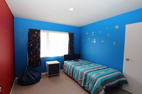Photo of property in 16 Rebecca Rise, Weymouth, Auckland, 2103