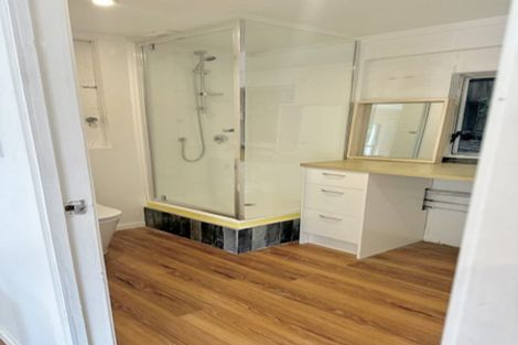 Photo of property in 2/59 Pupuke Road, Birkenhead, Auckland, 0627