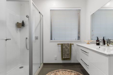 Photo of property in 12/15 Chivalry Road, Glenfield, Auckland, 0629