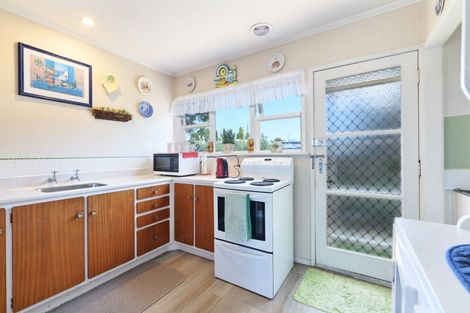 Photo of property in 15 Abel Tasman Avenue, Henderson, Auckland, 0610