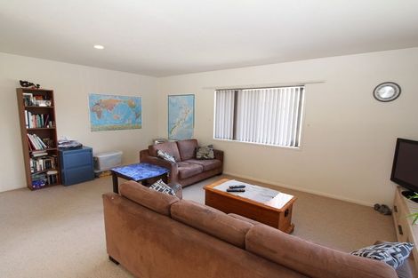 Photo of property in 16 Rebecca Rise, Weymouth, Auckland, 2103