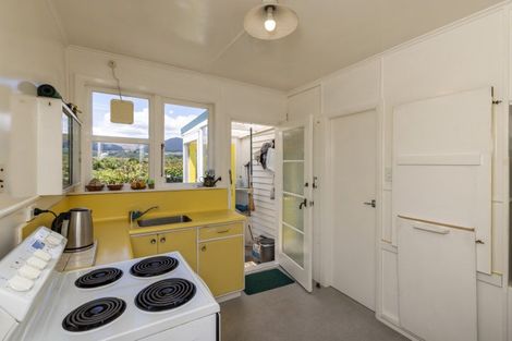 Photo of property in 90-92 Kiwi Road, Raumati Beach, Paraparaumu, 5032