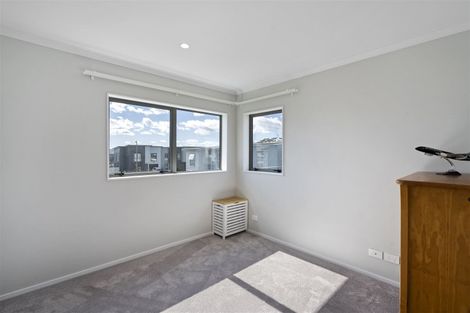 Photo of property in 2 Briddock Way, Swanson, Auckland, 0614