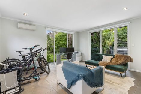 Photo of property in 20 Marine Parade, Mellons Bay, Auckland, 2014