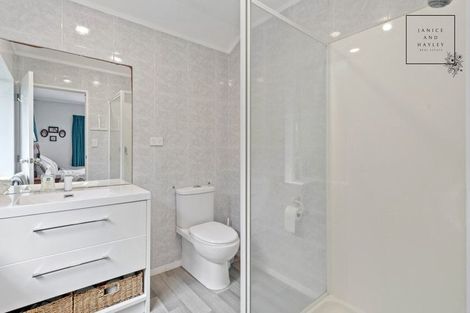 Photo of property in 27 Trossach Place, Wattle Downs, Auckland, 2103