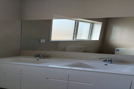 Photo of property in 8 Barrique Road, Kumeu, 0810