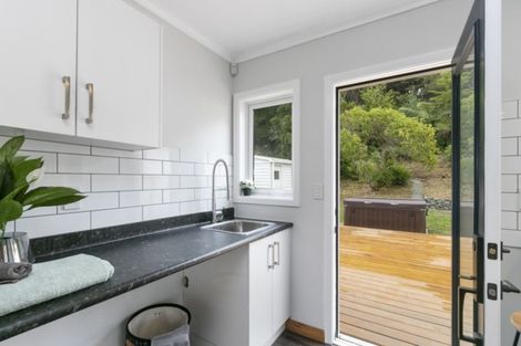 Photo of property in 18 Lees Grove, Wainuiomata, Lower Hutt, 5014