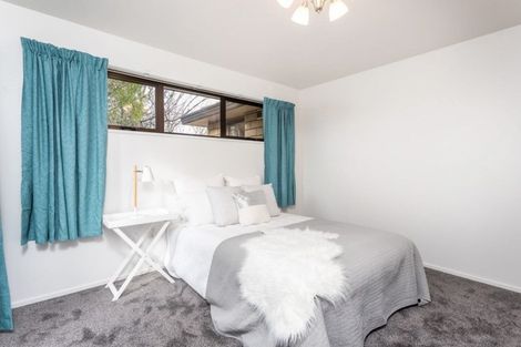 Photo of property in 32 Royal Park Drive, Parklands, Christchurch, 8083