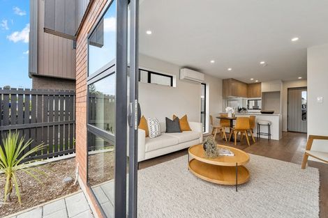 Photo of property in 1/478 West Coast Road, Glen Eden, Auckland, 0602