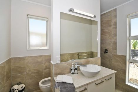 Photo of property in 12 Laly Haddon Place, Matakana, Warkworth, 0985