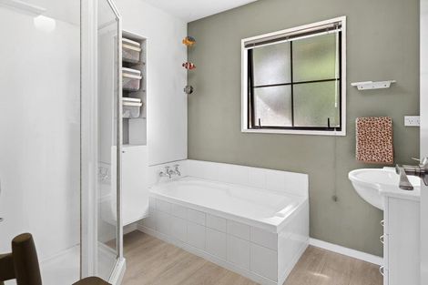 Photo of property in 13 Trevathan Lane, Wanaka, 9305