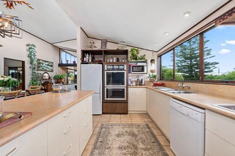 Photo of property in 2 Exeter Place, Tihiotonga, Rotorua, 3015
