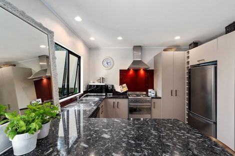 Photo of property in 2/222 Forrest Hill Road, Forrest Hill, Auckland, 0620