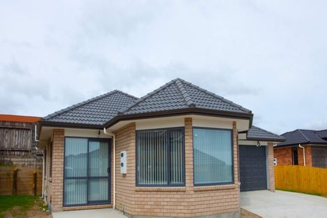 Photo of property in 33 Edgewood Way, Henderson, Auckland, 0612
