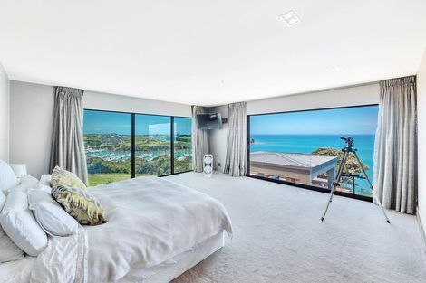 Photo of property in 28 Balboa Drive, Matakatia, Whangaparaoa, 0930