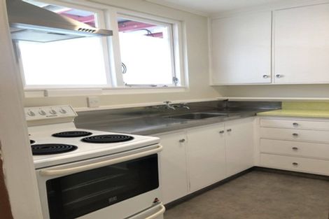 Photo of property in 2/18 Agra Crescent, Khandallah, Wellington, 6035