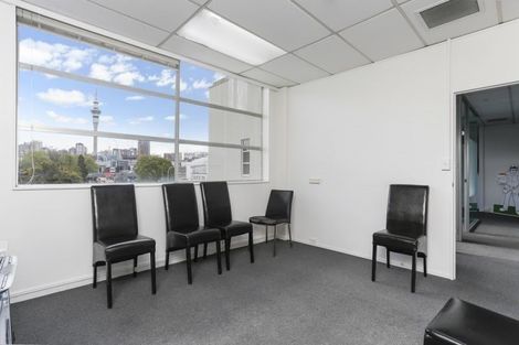 Photo of property in 1/2 College Road, Northcote, Auckland, 0627
