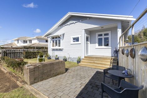 Photo of property in 15 Ngahere Street, Inglewood, 4330