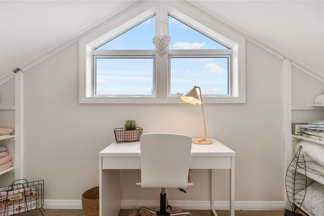 Photo of property in 2/862 East Coast Road, Northcross, Auckland, 0630