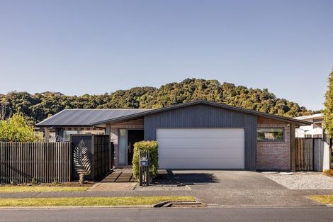 Photo of property in 33 Landing Drive, Pyes Pa, Tauranga, 3112
