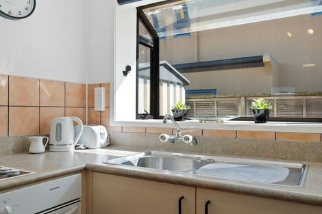 Photo of property in 22 Maunganui Road, Mount Maunganui, 3116