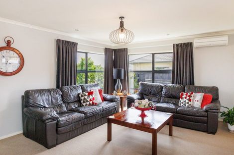 Photo of property in 38 Johnstone Drive, Fitzherbert, Palmerston North, 4410
