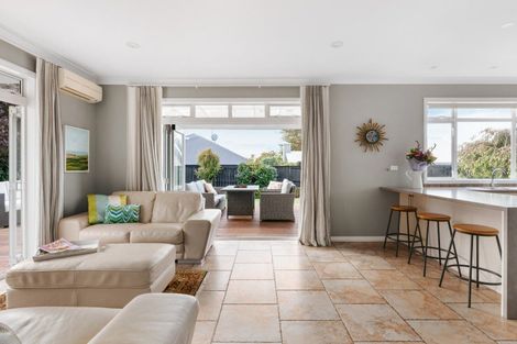 Photo of property in 18 Hansard Place, Bethlehem, Tauranga, 3110