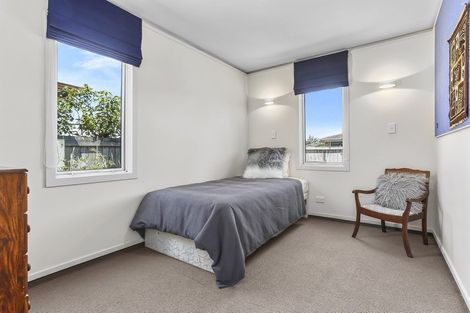 Photo of property in 10 Knightsbridge Drive, Forrest Hill, Auckland, 0620