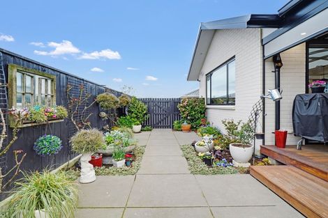 Photo of property in 37 Daniel Place, Kelvin Grove, Palmerston North, 4414