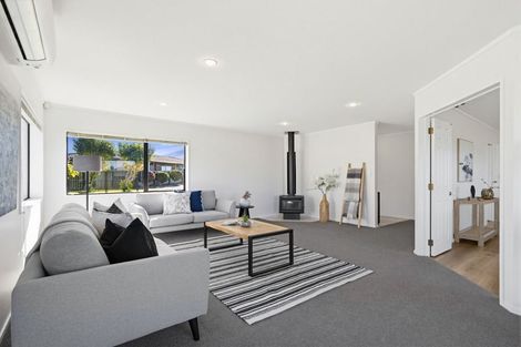 Photo of property in 23 Brookesmith Drive, Waiuku, 2123