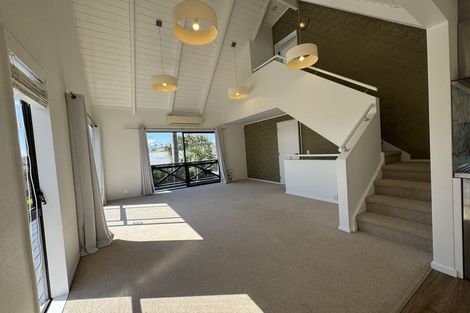 Photo of property in 2/31 Kiteroa Terrace, Rothesay Bay, Auckland, 0630