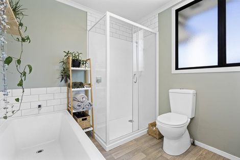 Photo of property in 279 Shakespeare Street, Leamington, Cambridge, 3432