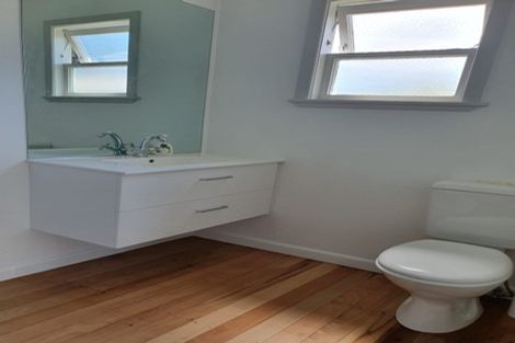 Photo of property in 13 Kawakawa Bay Coast Road, Kawakawa Bay, Papakura, 2585