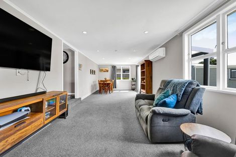 Photo of property in 9 Manu Crescent, Upper Vogeltown, New Plymouth, 4310